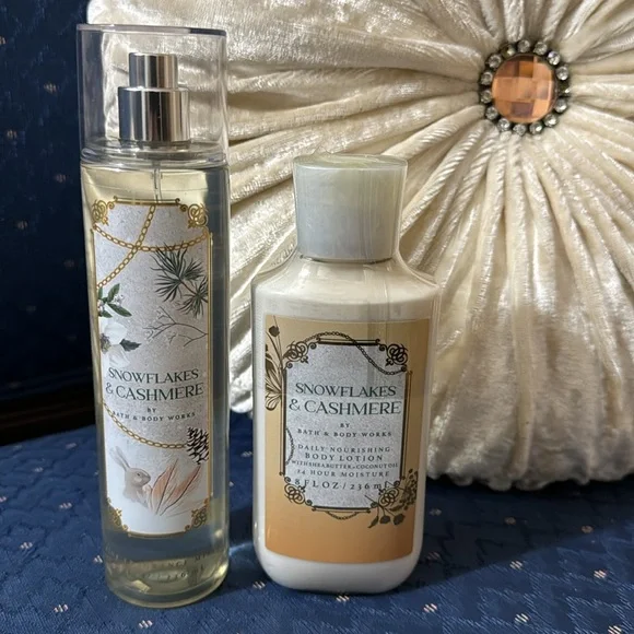 BATH & BODY WORKS SET. . .SNOWFLAKES & CASHMERE SCENT (Items Not Used) - Picture 2 of 6